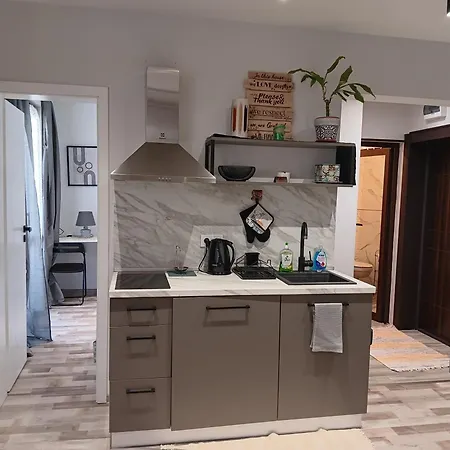 Bijoux In The Heart Of *